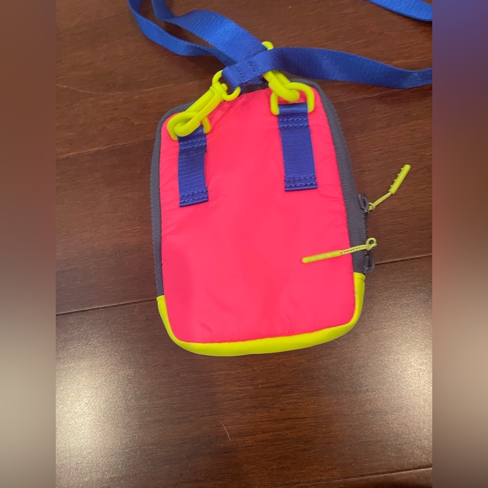 Lululemon easy access Crossbody pink highlight cerulian blue multi colorblock - Picture 2 of 8